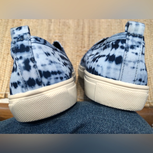 FERGALISCIOS by Fergie navy tie dye slip ons sz 7. Look brand new - Picture 3 of 6